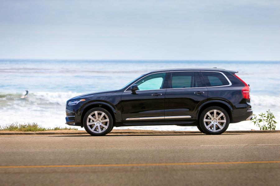  Volvo XC90 T6 AWD First Edition 2016 года  (US) (фото 9 из 17)